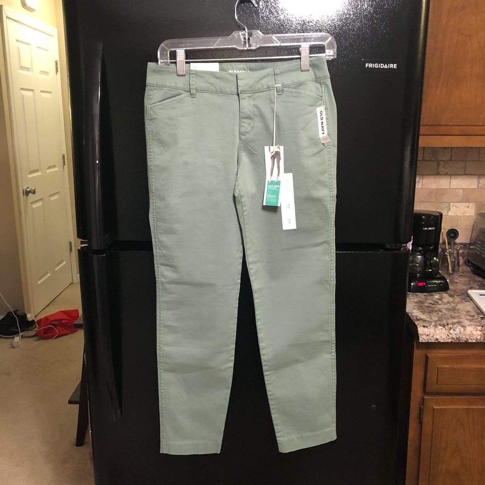 NWT Old Navy Pixie Pant